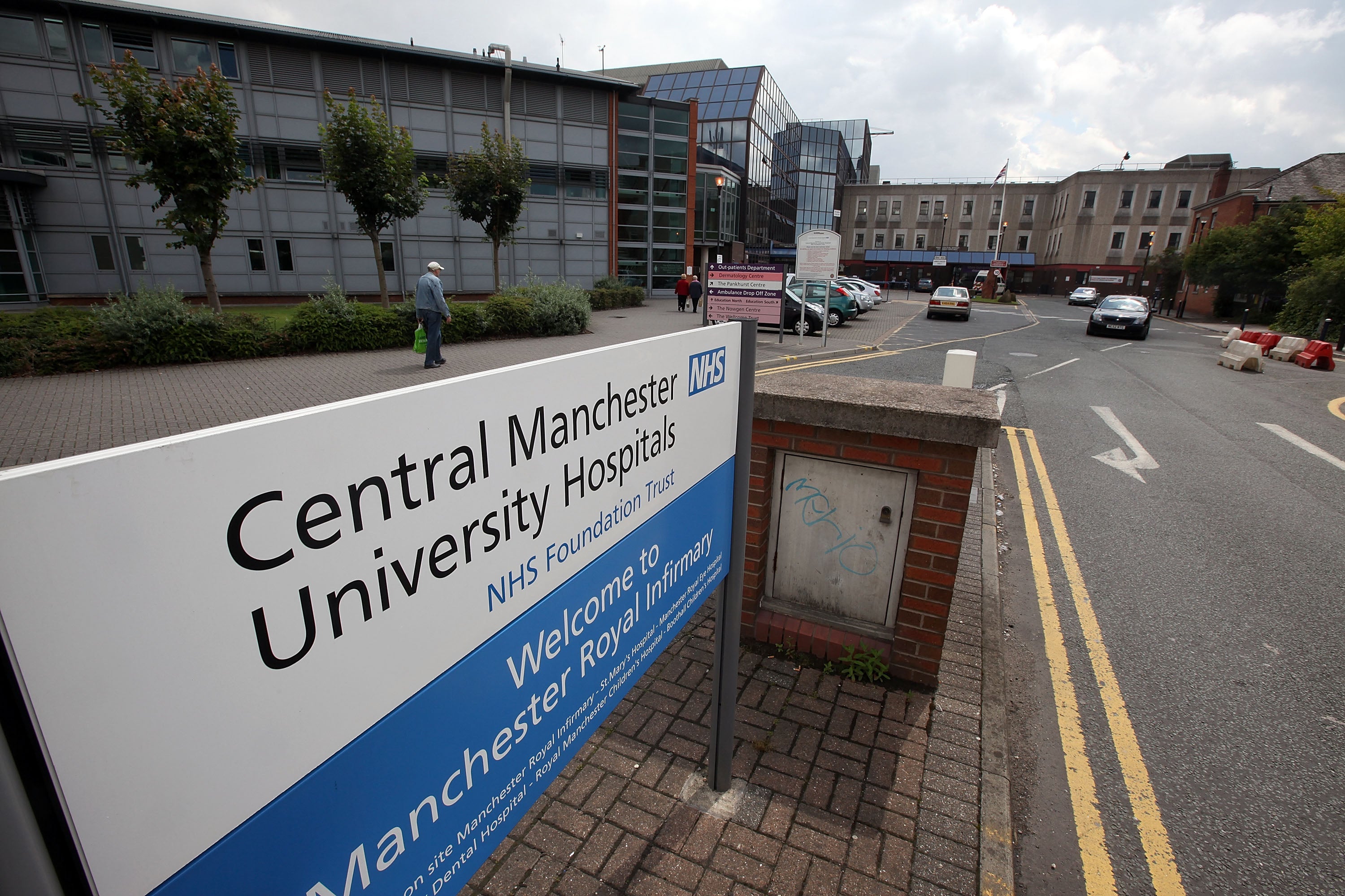Manchester Royal Infirmary has closed its A&E department following a suspected outbreak of Mers