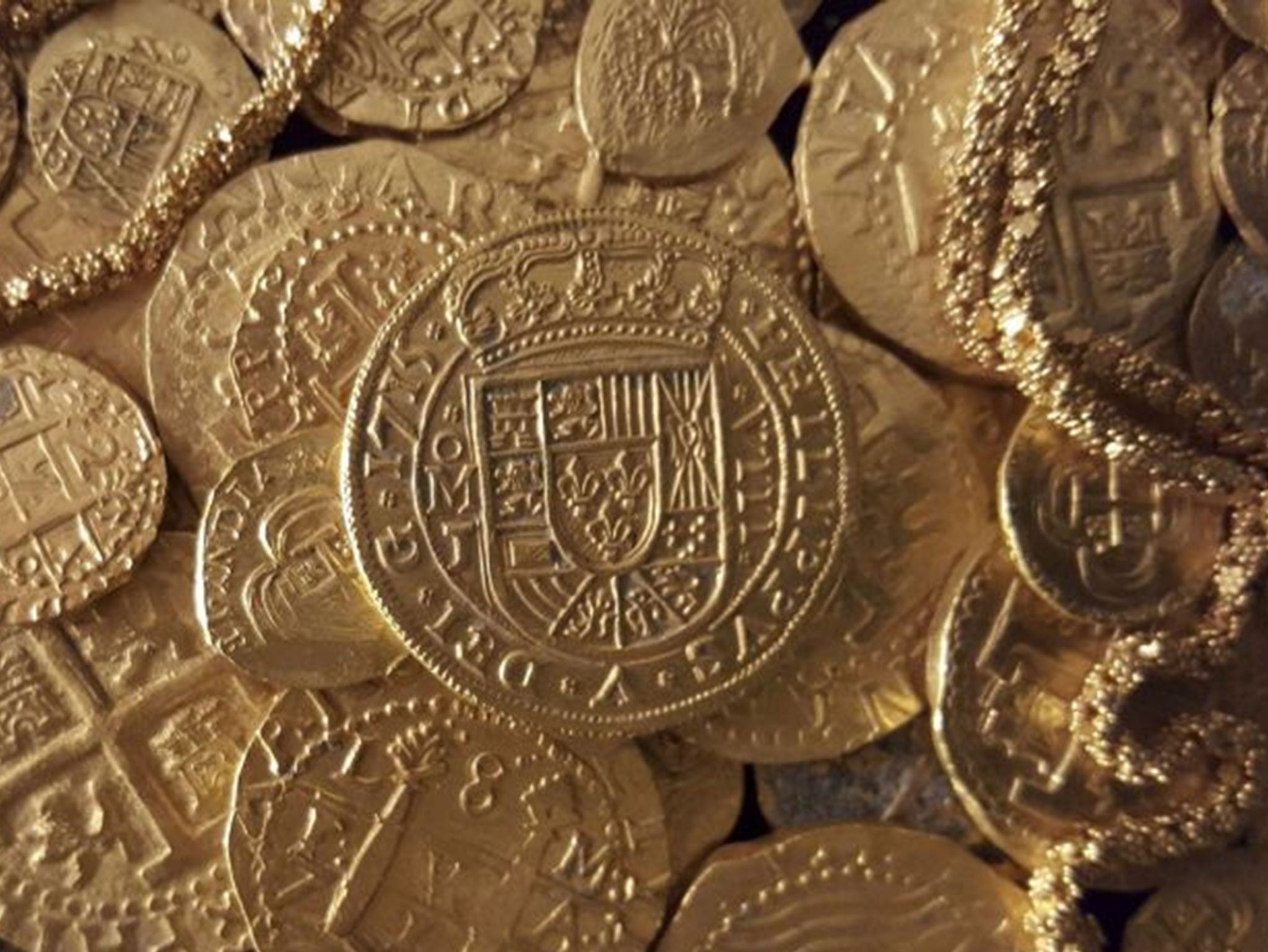 Gold coins and gold chain found in the wreckage of a 1715 Spanish fleet that sunk in the Atlantic off the Florida coast