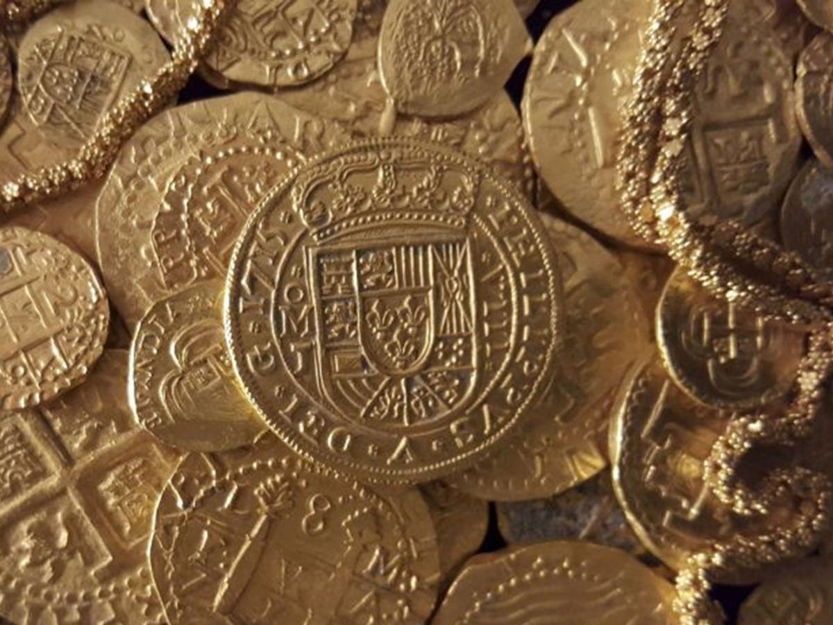 Family finds 1m worth of 18thcentury gold treasure off Florida coast