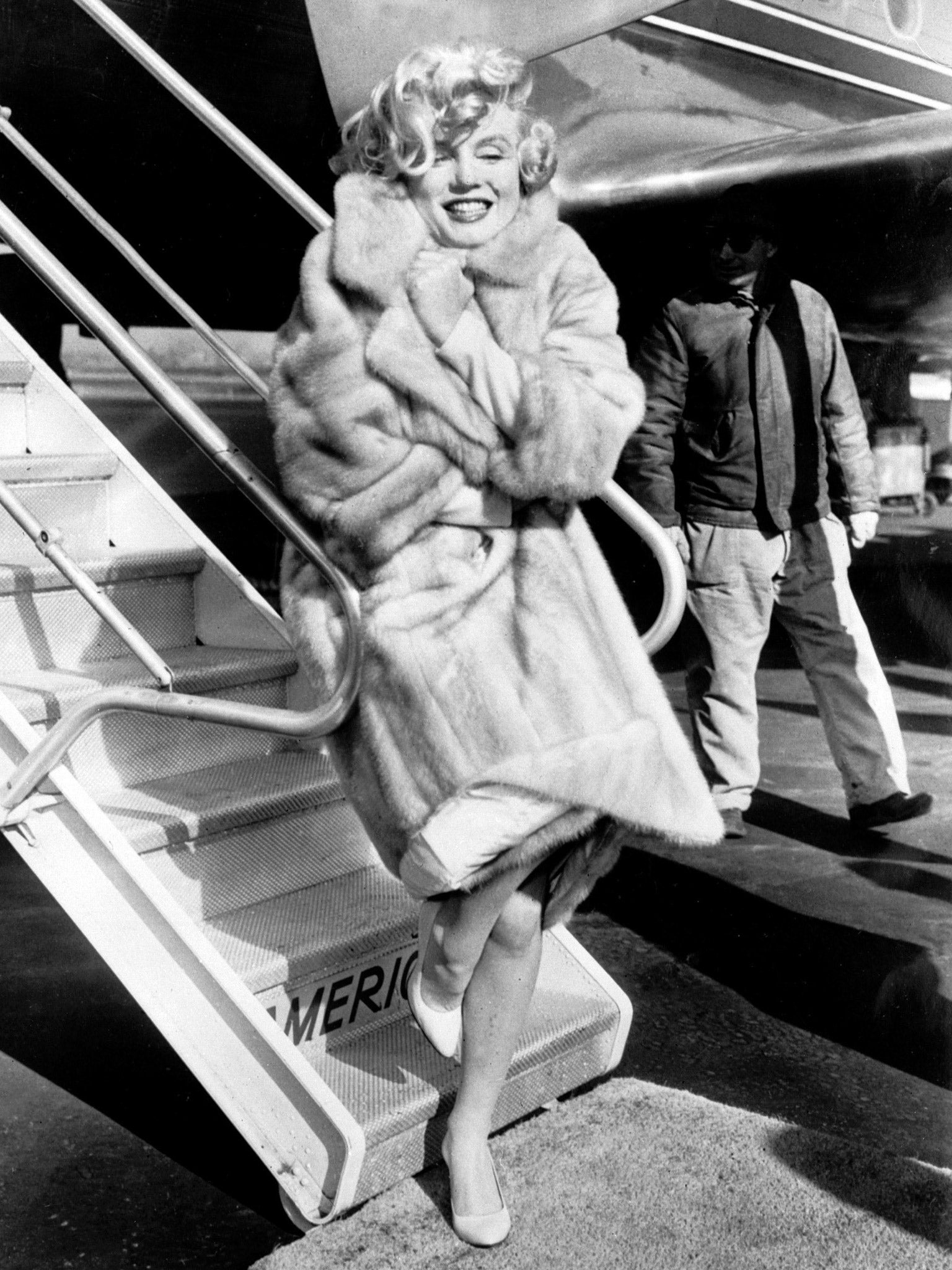 Marilyn Monroe poses for photographers at LaGuardia Airport in 1959 (Getty)