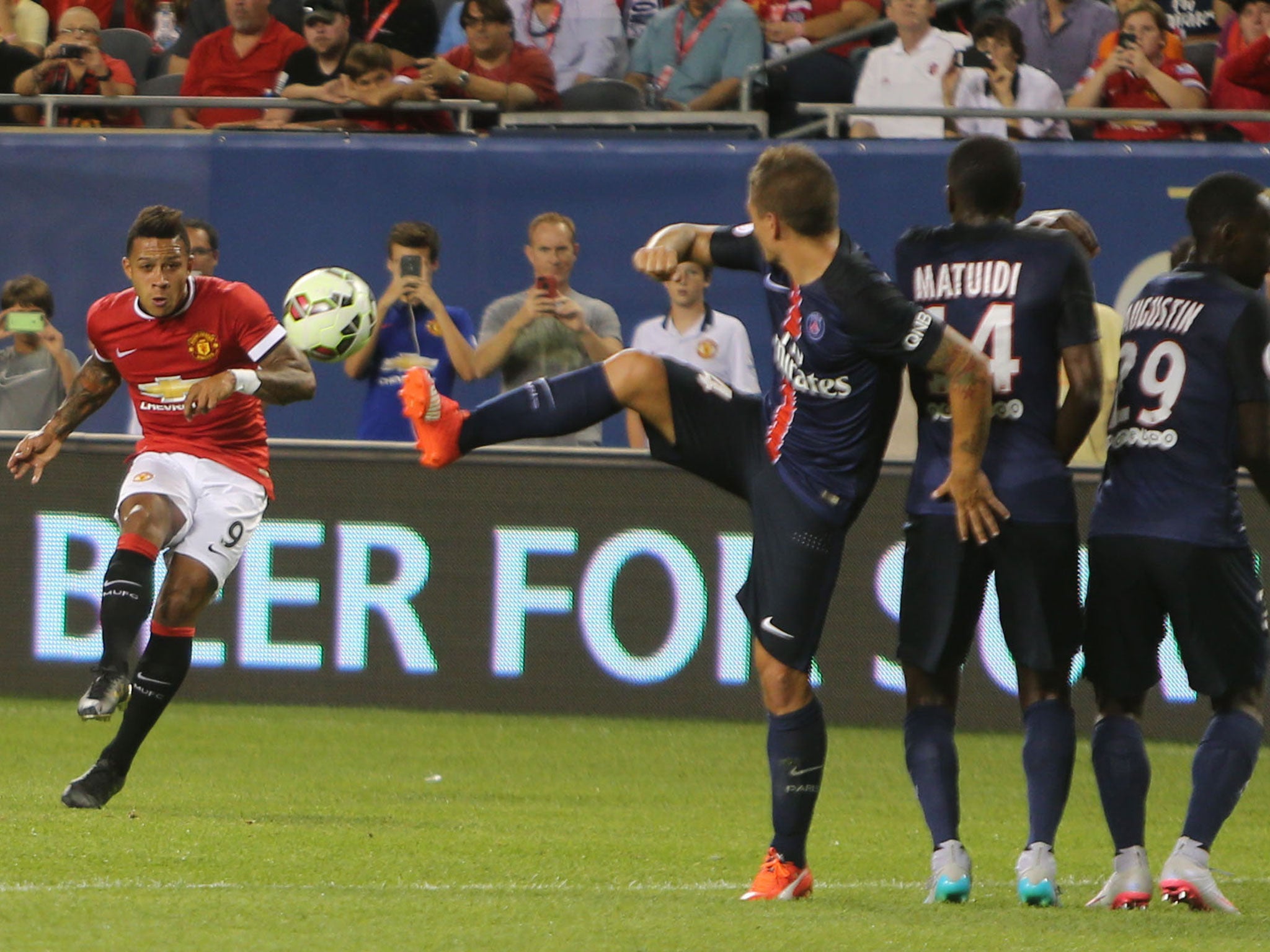 Memphis Depay attempts a free-kick during the defeat to PSG