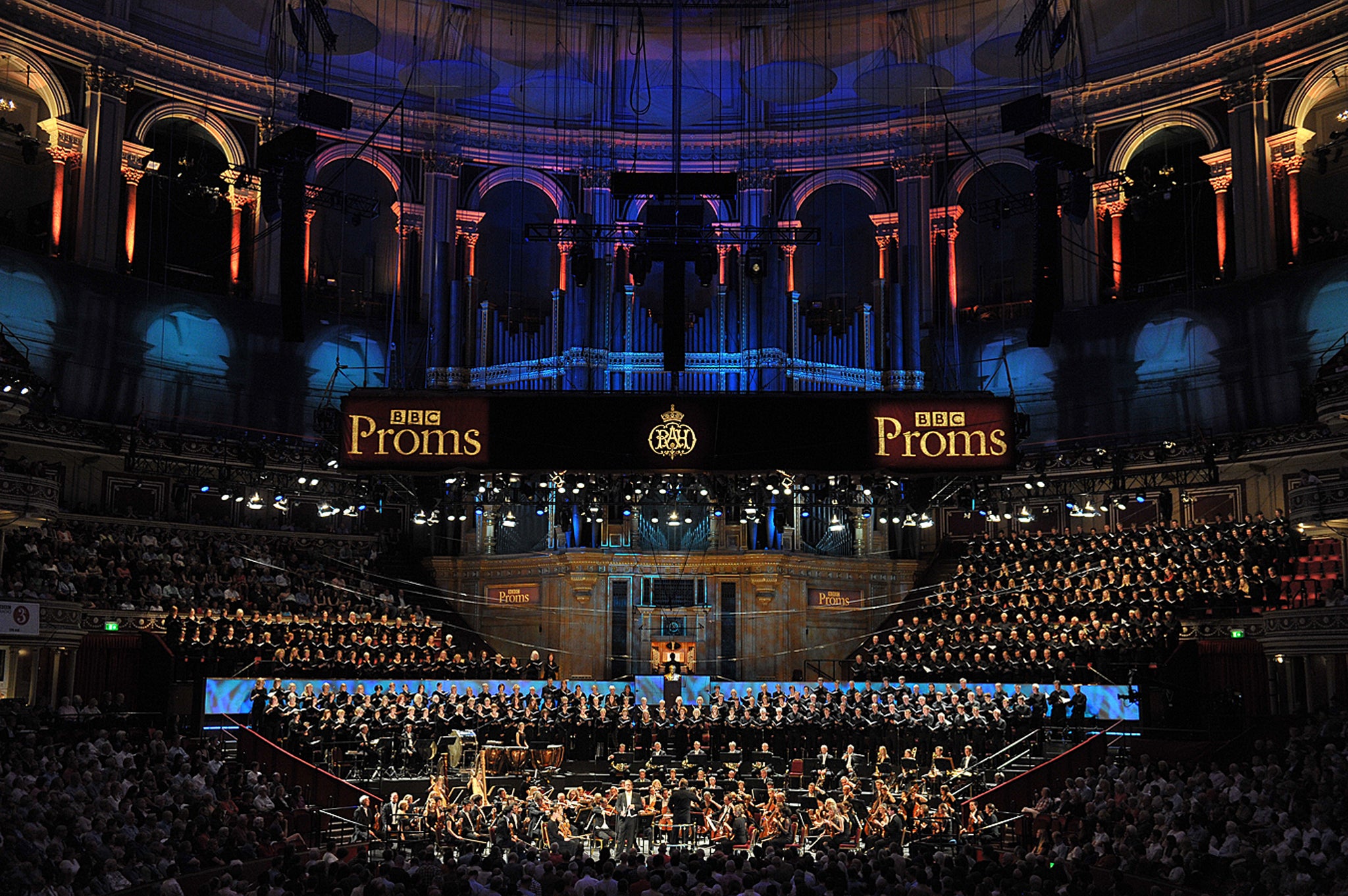 Sir Mark Elder conducting Iain Paterson, the Hallé, Hallé Youth Choir, Hallé Choir and the London Philharmonic Choir in Vaughan Williams’s Sancta civitas at the BBC Proms 2015