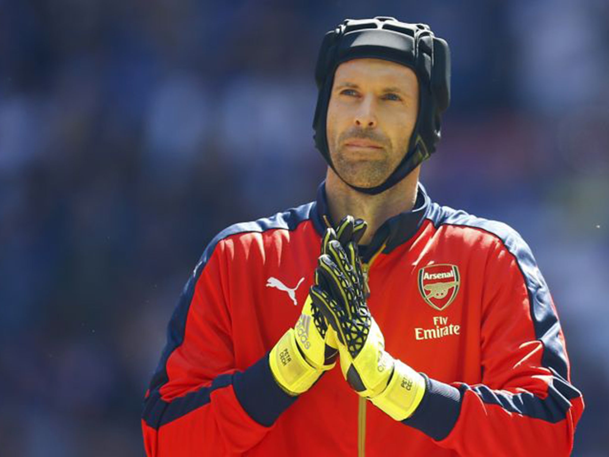 Arsenal goalkeeper Petr Cech warms up