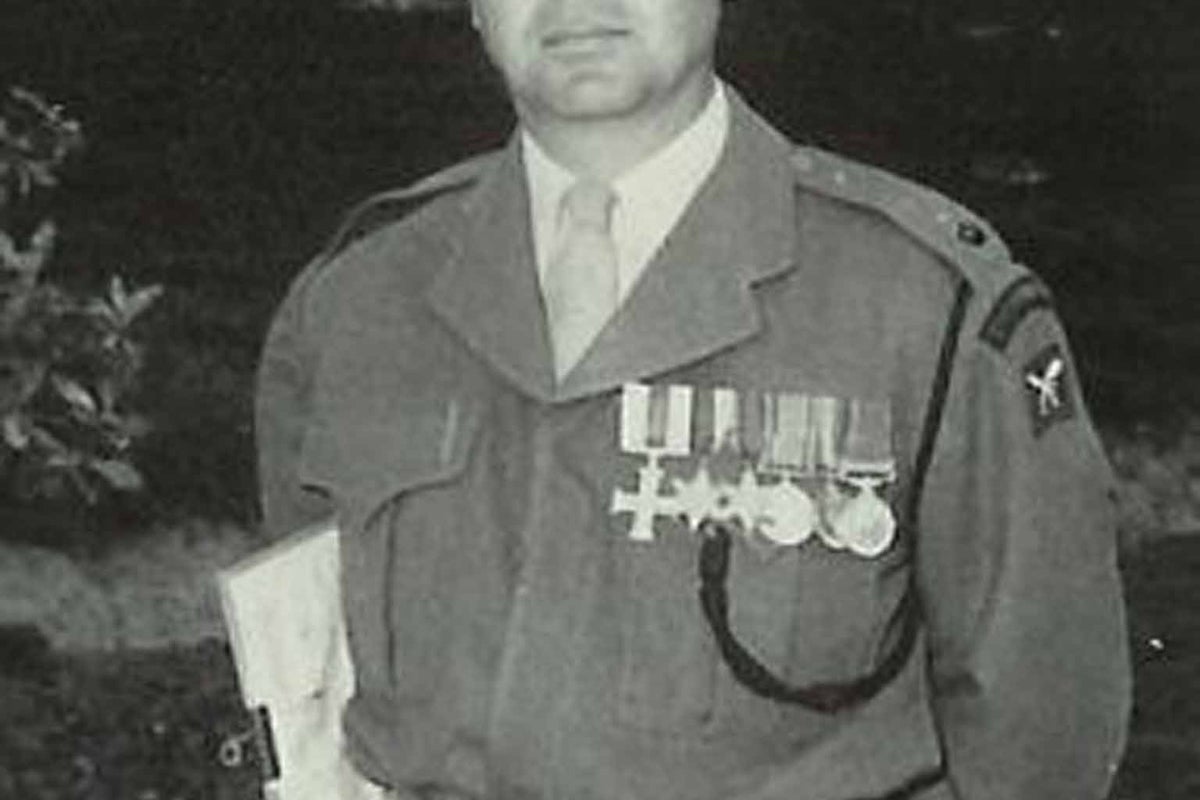 Major Grahame Vivian: Soldier whose extraordinary bravery helped turn ...
