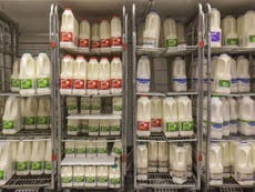 Farmers clear supermarket shelves in 'Milk Trolley Challenge'