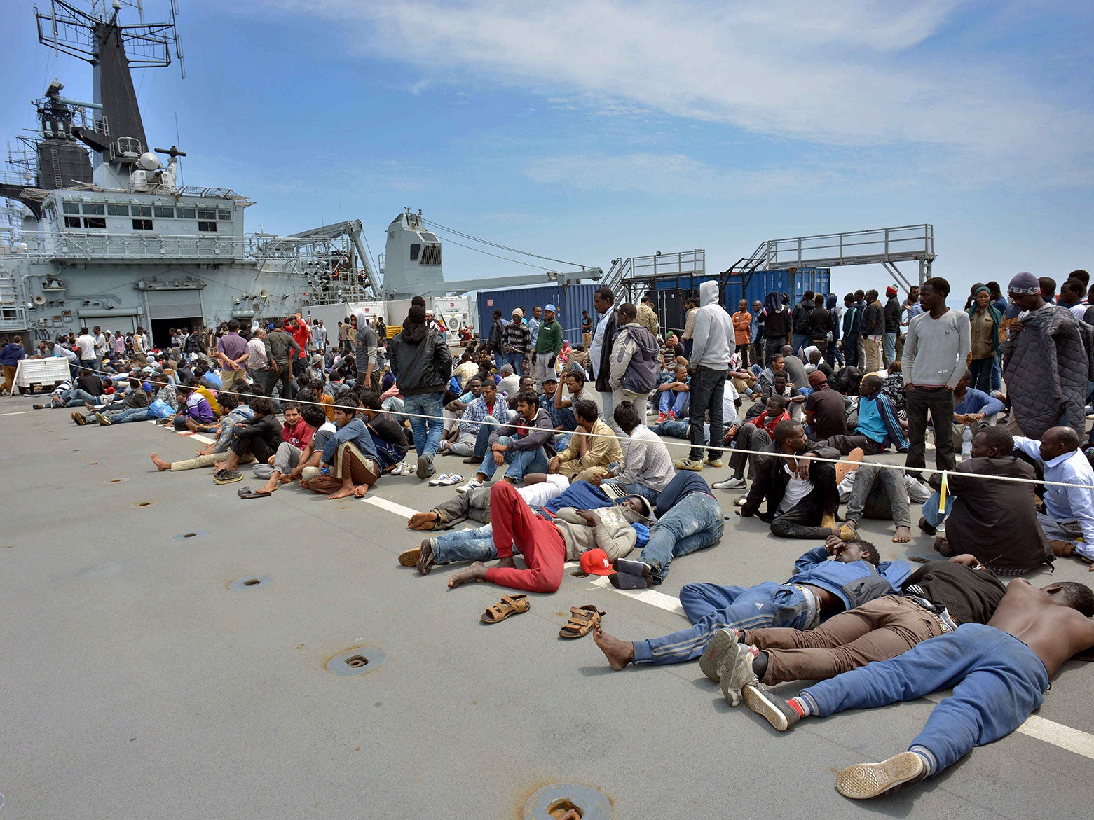 Death Toll For Migrants Crossing Mediterranean Passes 2000 The