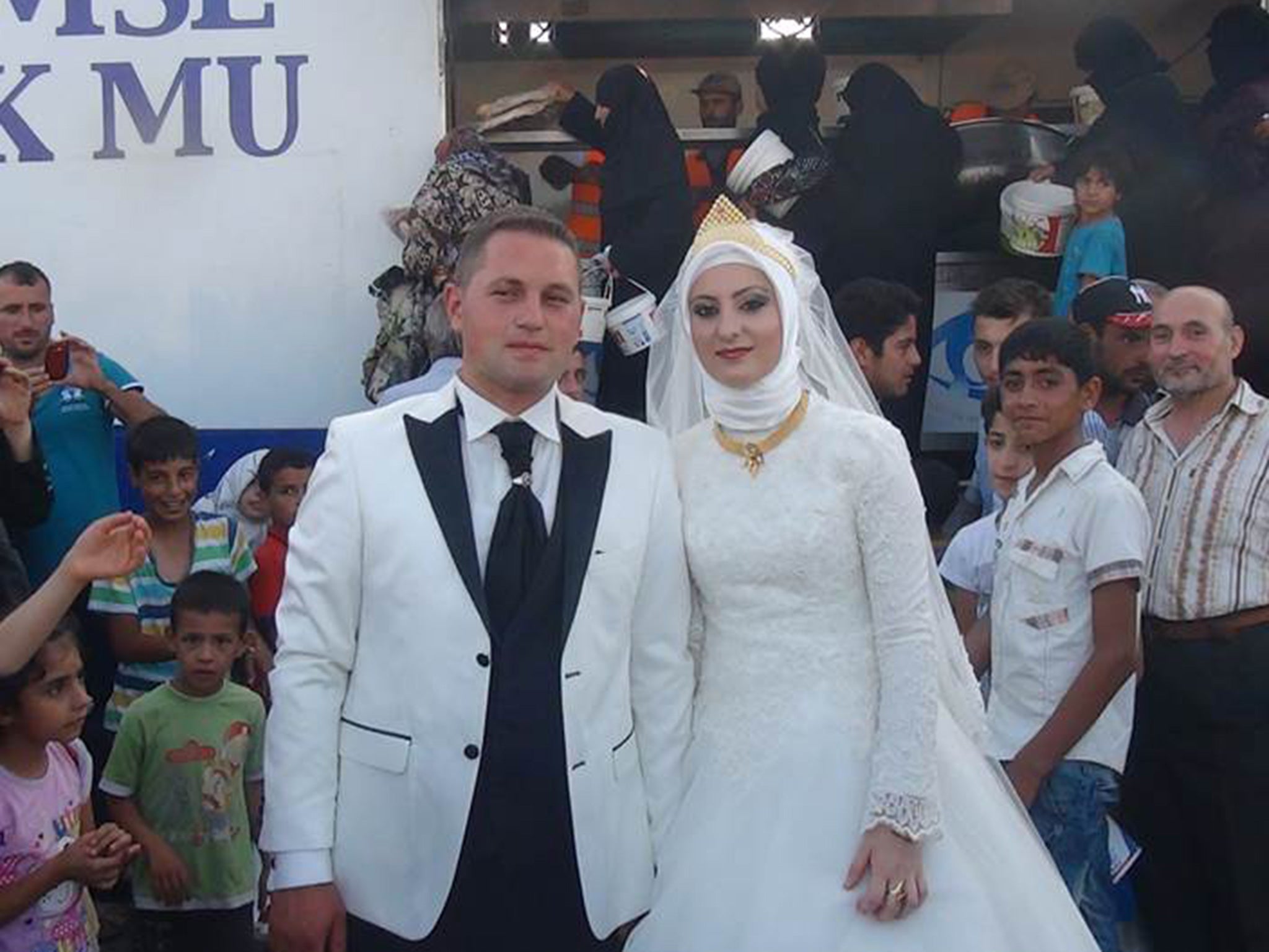 Afterwards the happy couple posed for wedding photographs with their new friends