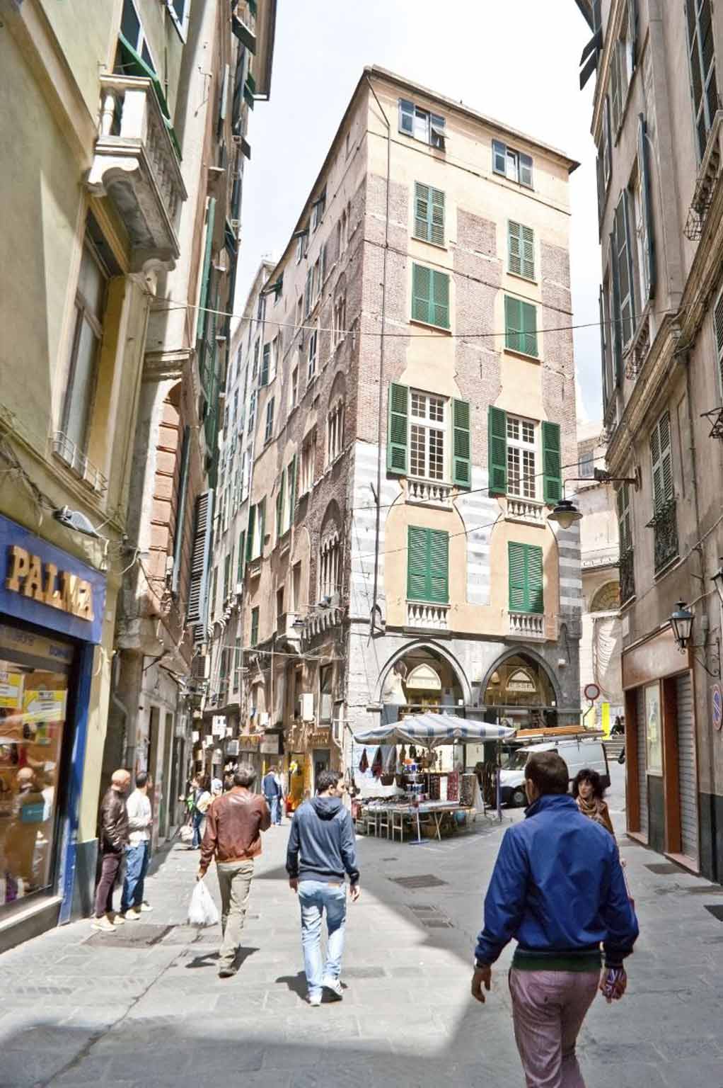 Historic centre: Via San Luca