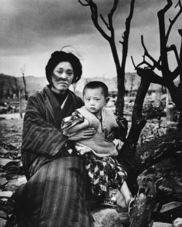 A mother and her child in traditional dress in Hiroshima in September 1945