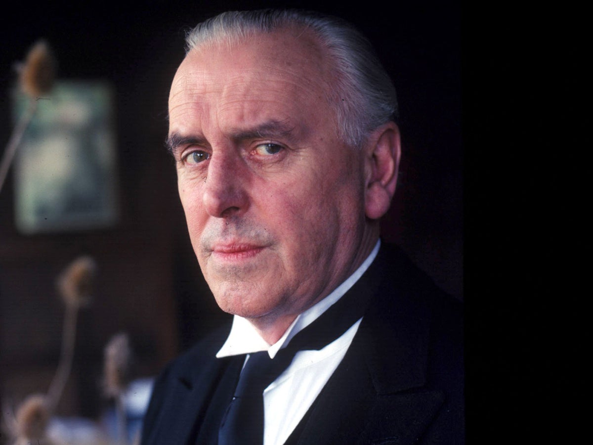George Cole dead: Actor reveals he 'hated' playing Minder character Arthur  Daley in autobiography | The Independent | The Independent