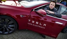 Elon Musk recruits Tesla engineers on Twitter