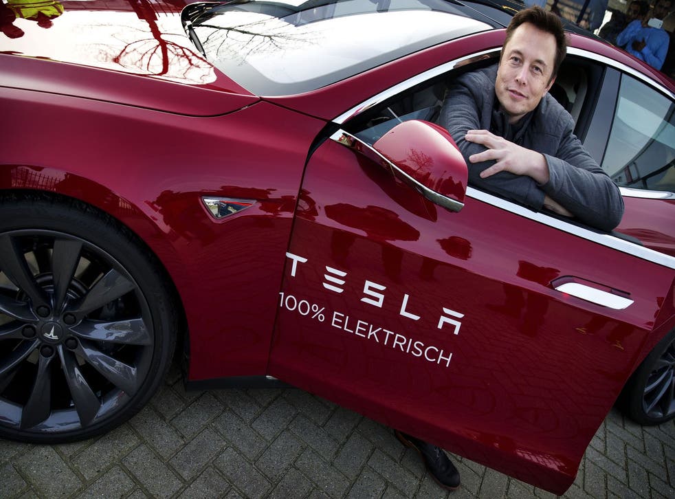 El presidente de Tesla mencionó que Gates “no tiene ni idea” de lo que habla