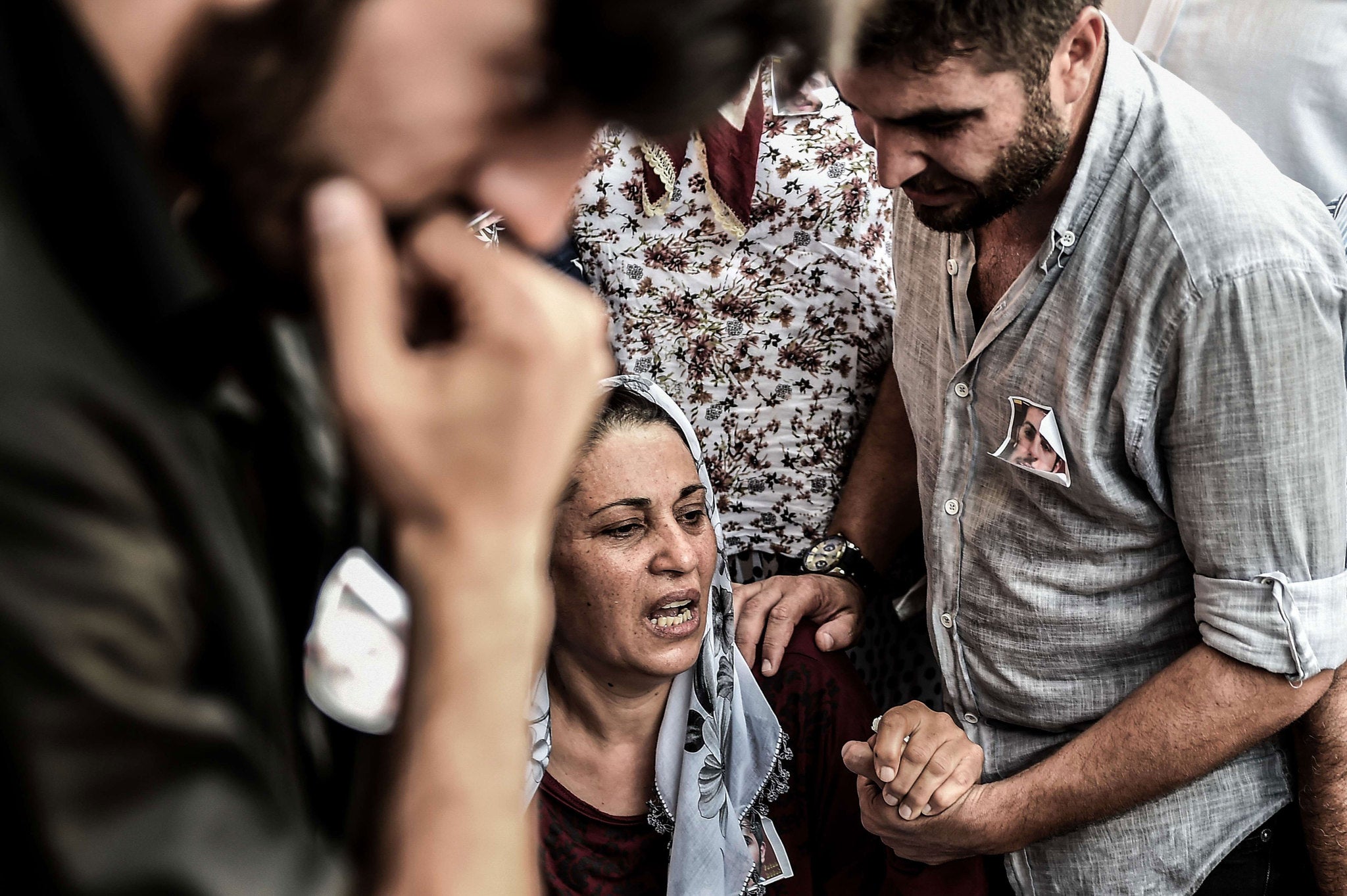 A mother mourns after Suruc bomb kills 30 (AFP)