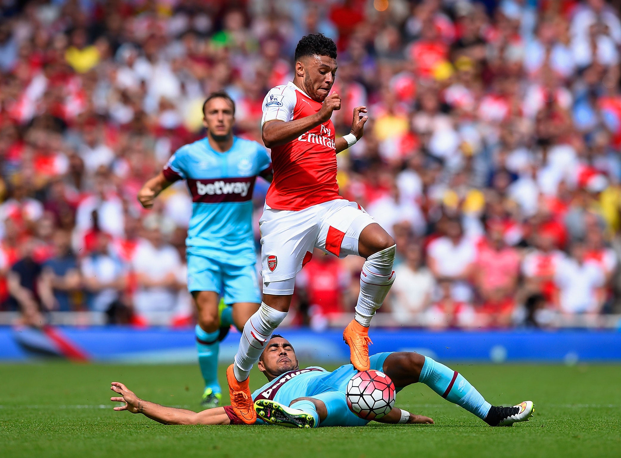 Wenger decision to omit Oxlade-Chamberlain is puzzling