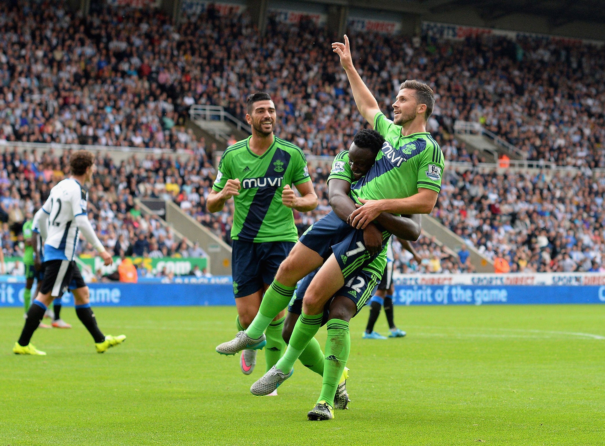 Shane Long celebrates after scoring equaliser for Southampton