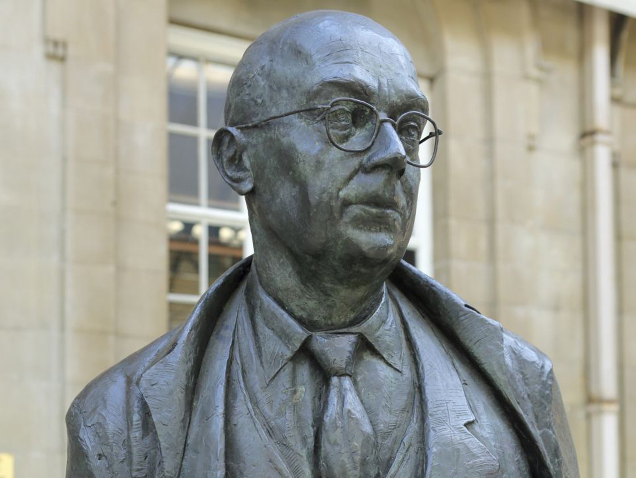 Statue of Philip Larkin at the railway station in Hull