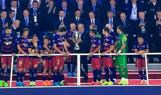 Pedro (far right) stands alone while his Barcelona team celebrate