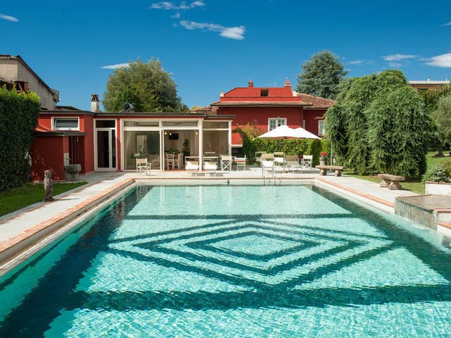 There's still time to book a villa stay in Tuscany