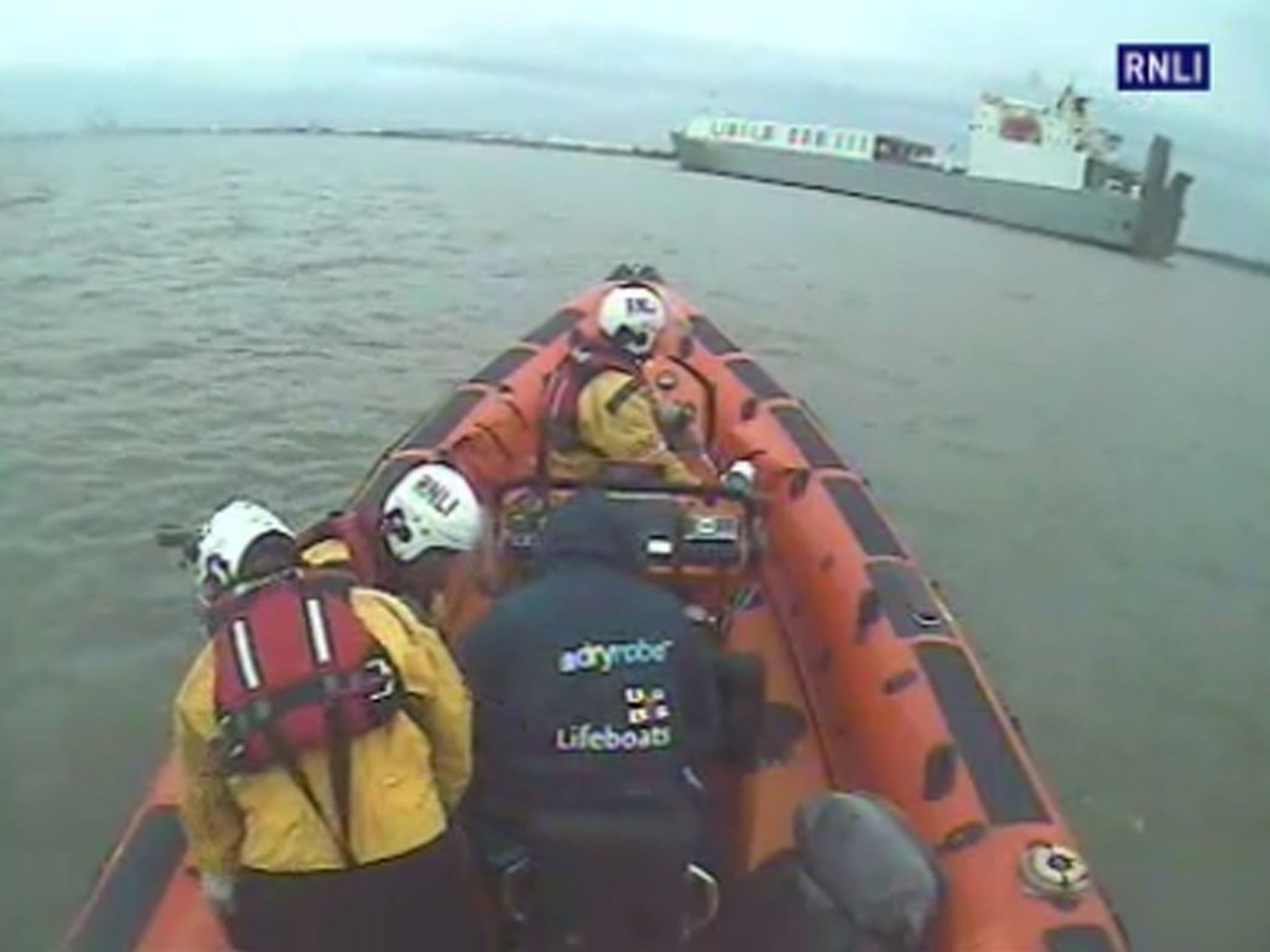 The RNLI rescue a swimmer in Gravesend