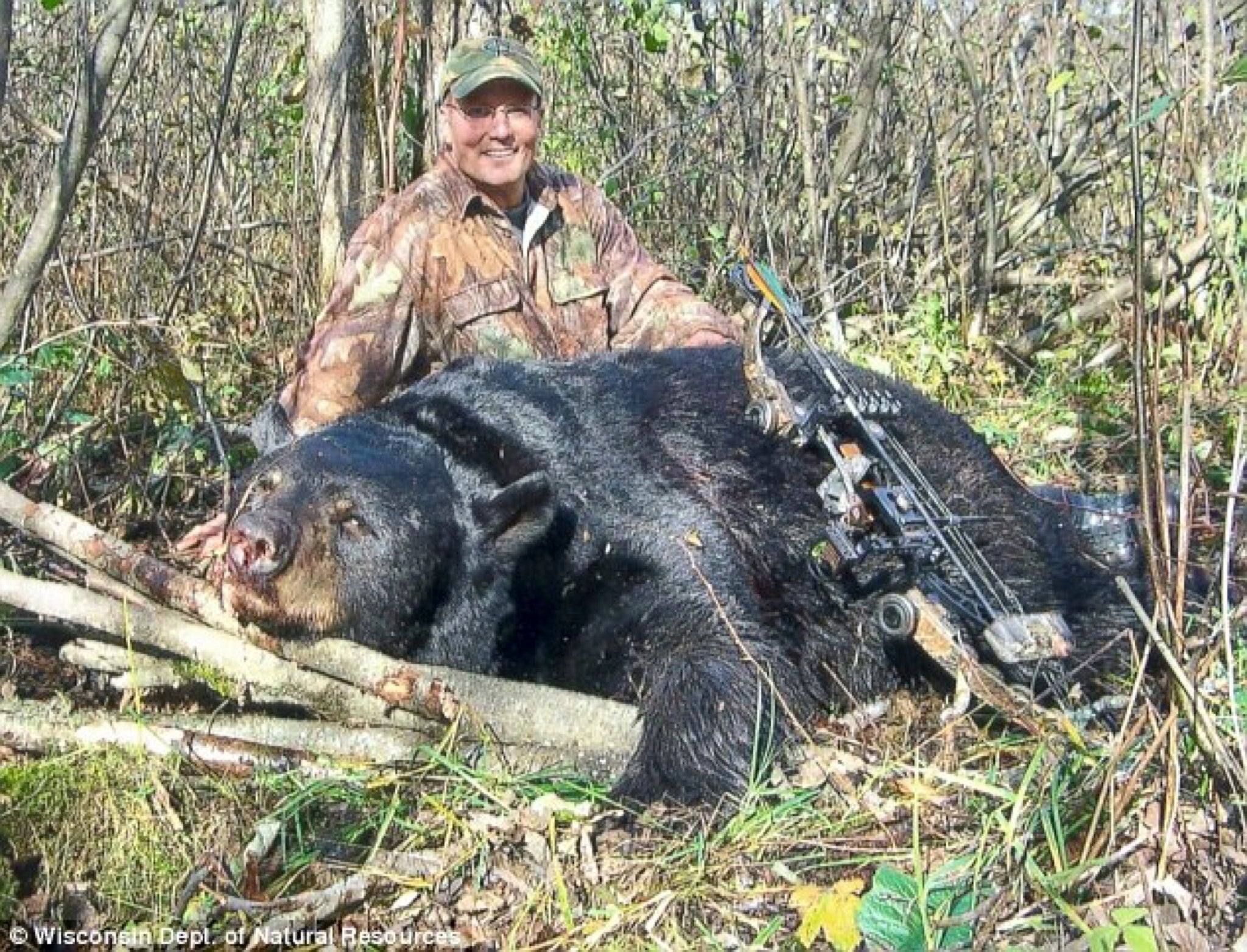 Walter Palmer with a black bear he killed in 2006
