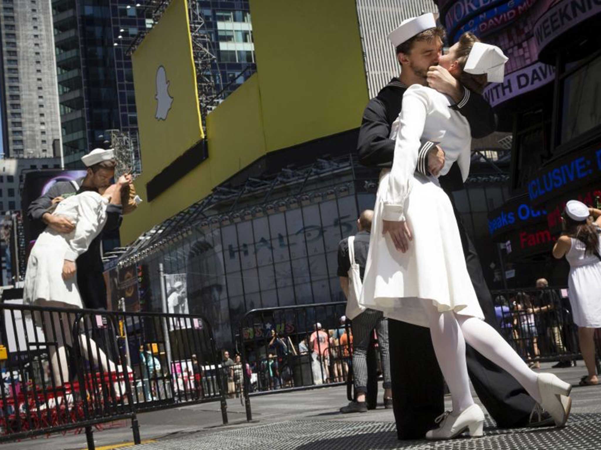 Поцелуй на таймс сквер 1945 фото