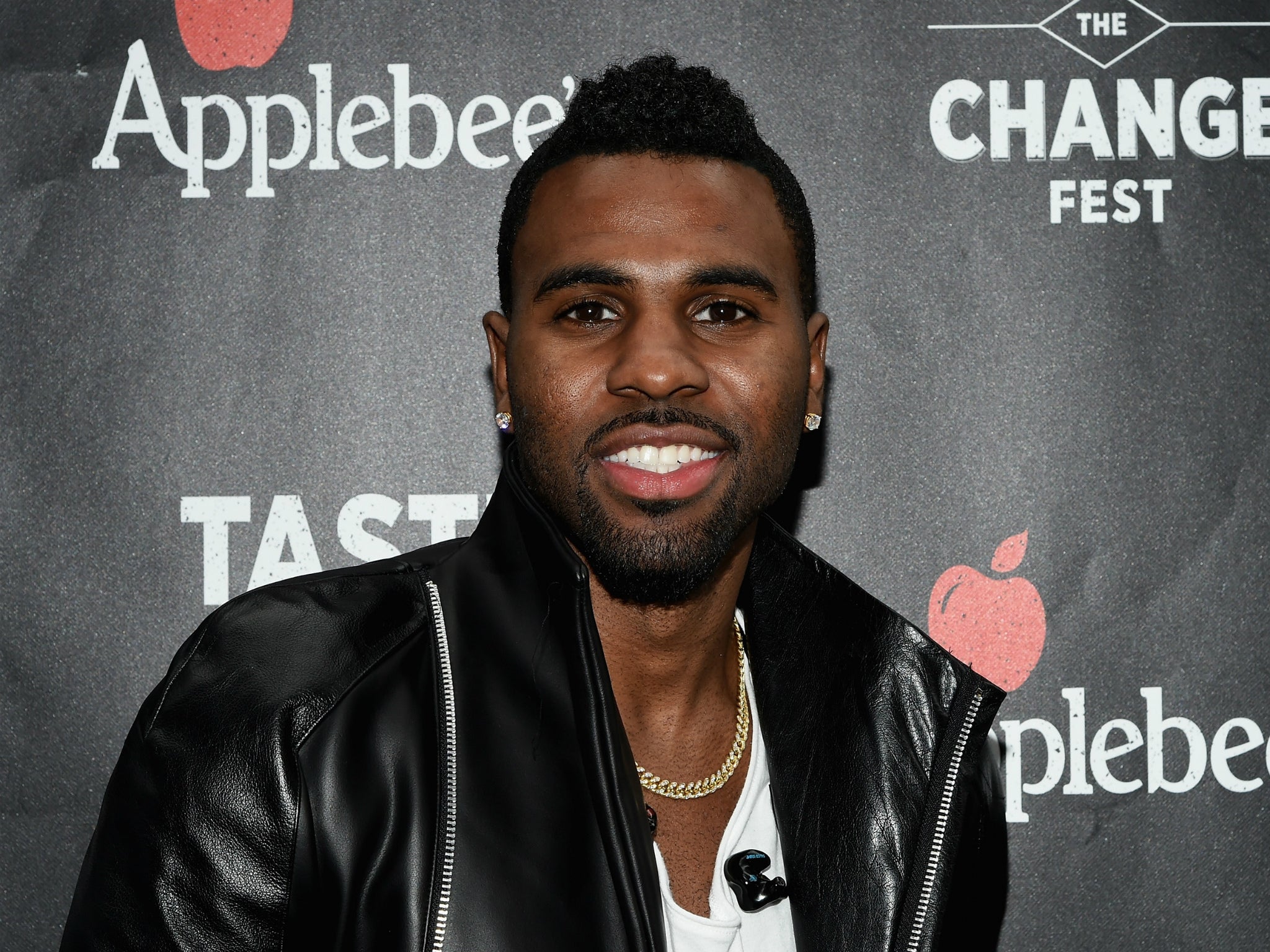 Singer/songwriter Jason Derulo, hair detail, promotes performance at...  News Photo - Getty Images