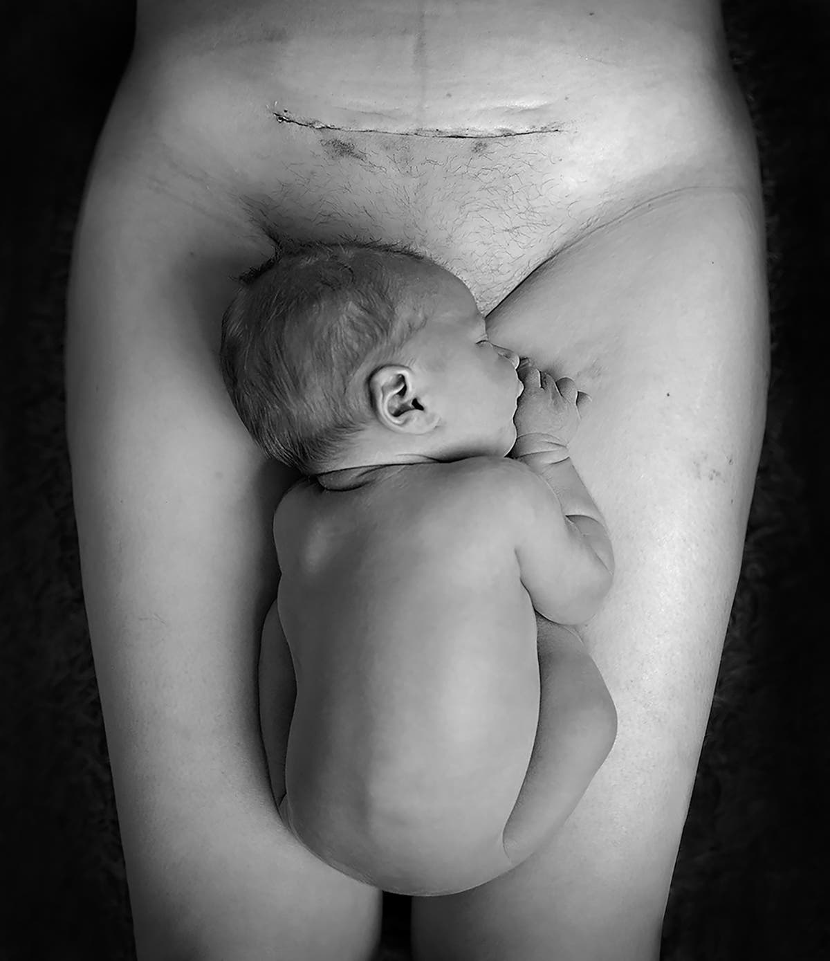 Real born. Фотопроект Джейд Билл. Фотограф Джейд Билл Breastfeeding. Фотосессия ню с малышом.