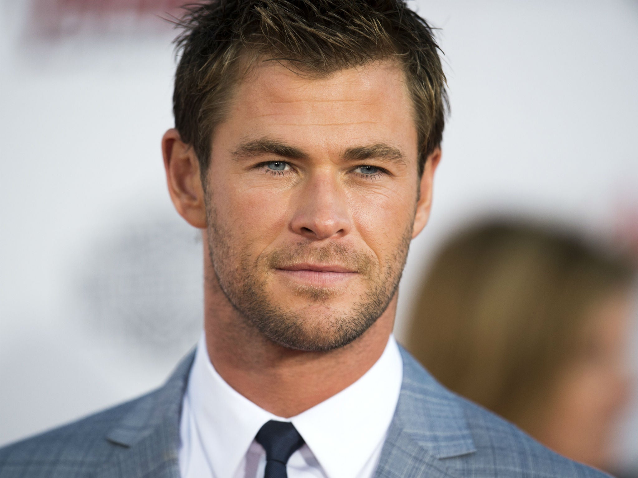 Chris Hemsworth is playing receptionist Kevin in Ghostbusters 3