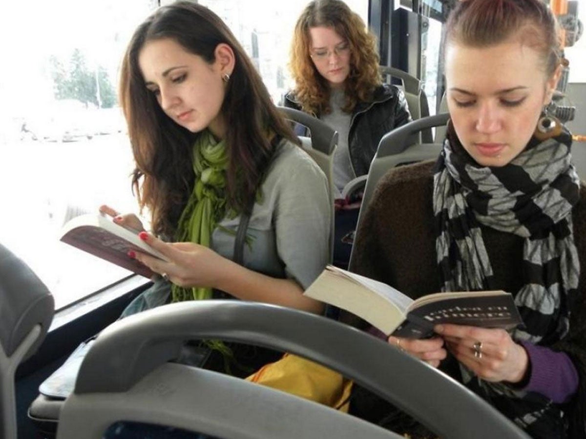 Romanian City Offers Free Rides To People Reading On The Bus The