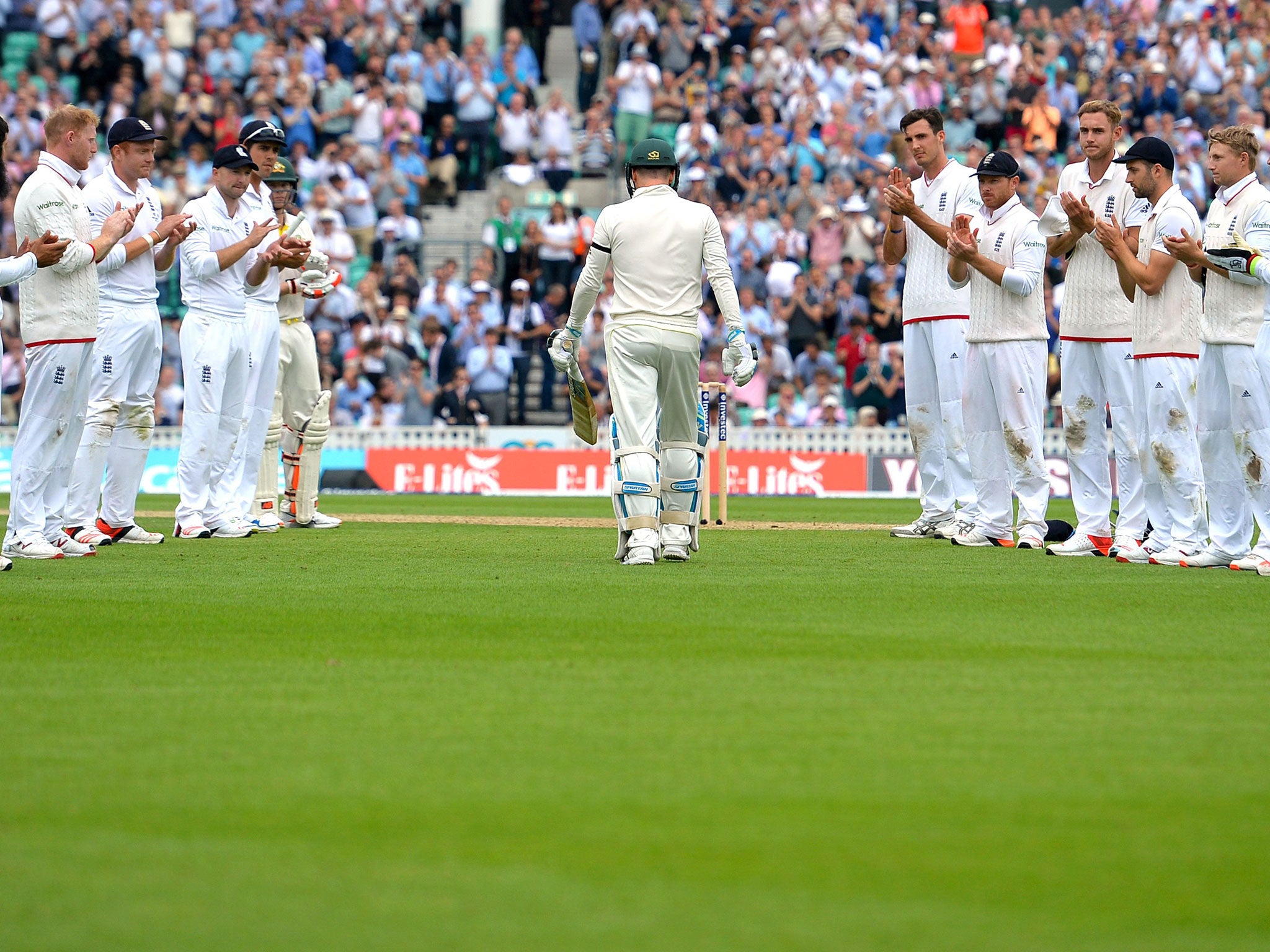 England give Australia captain Michael Clarke a guard of honour as he walks out for his first innings