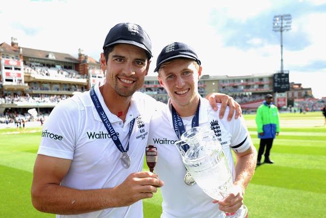  Alastair Cook and Joe Root celebrate at The Oval