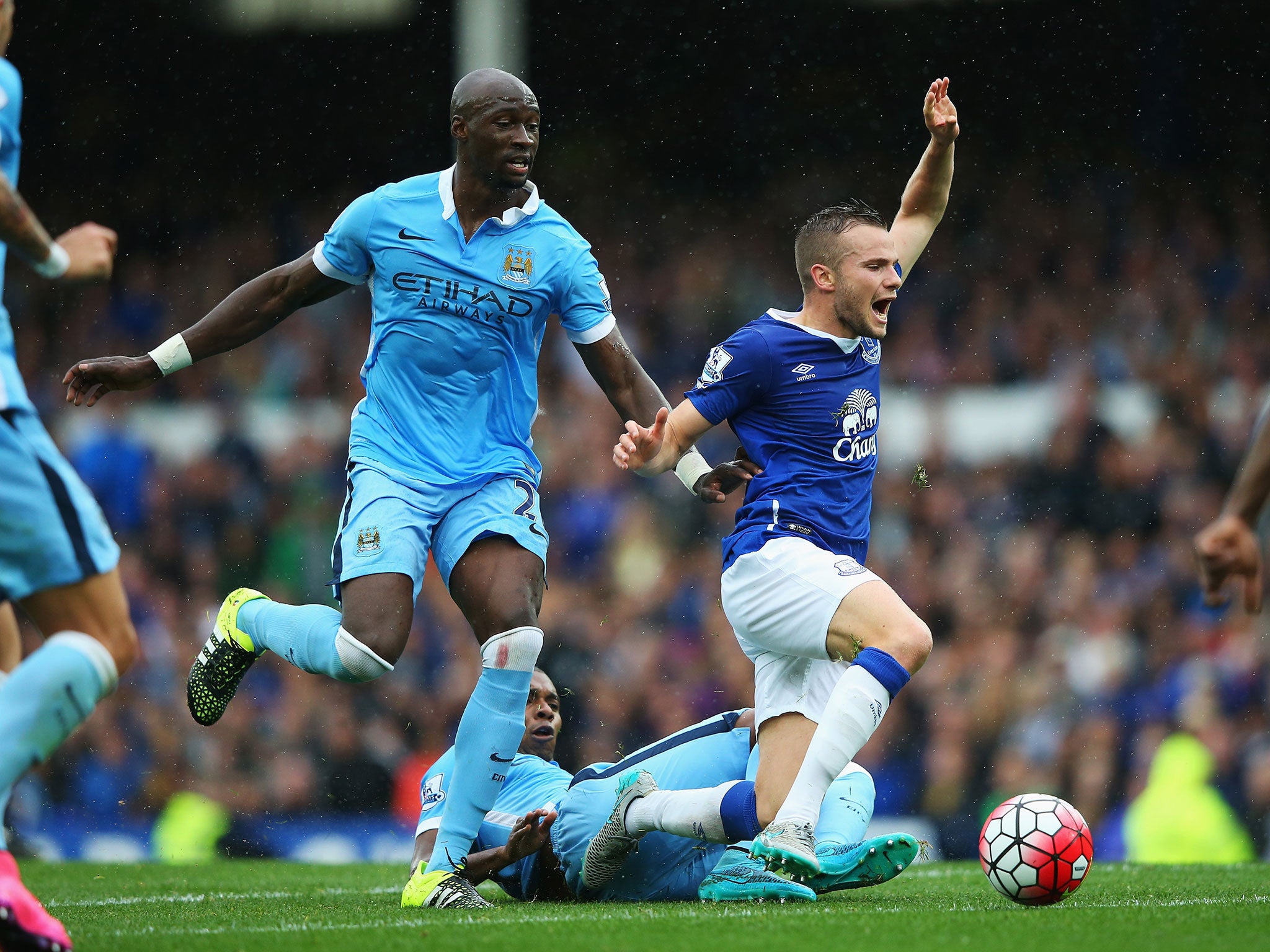 Cleverley in action for Everton earlier this season