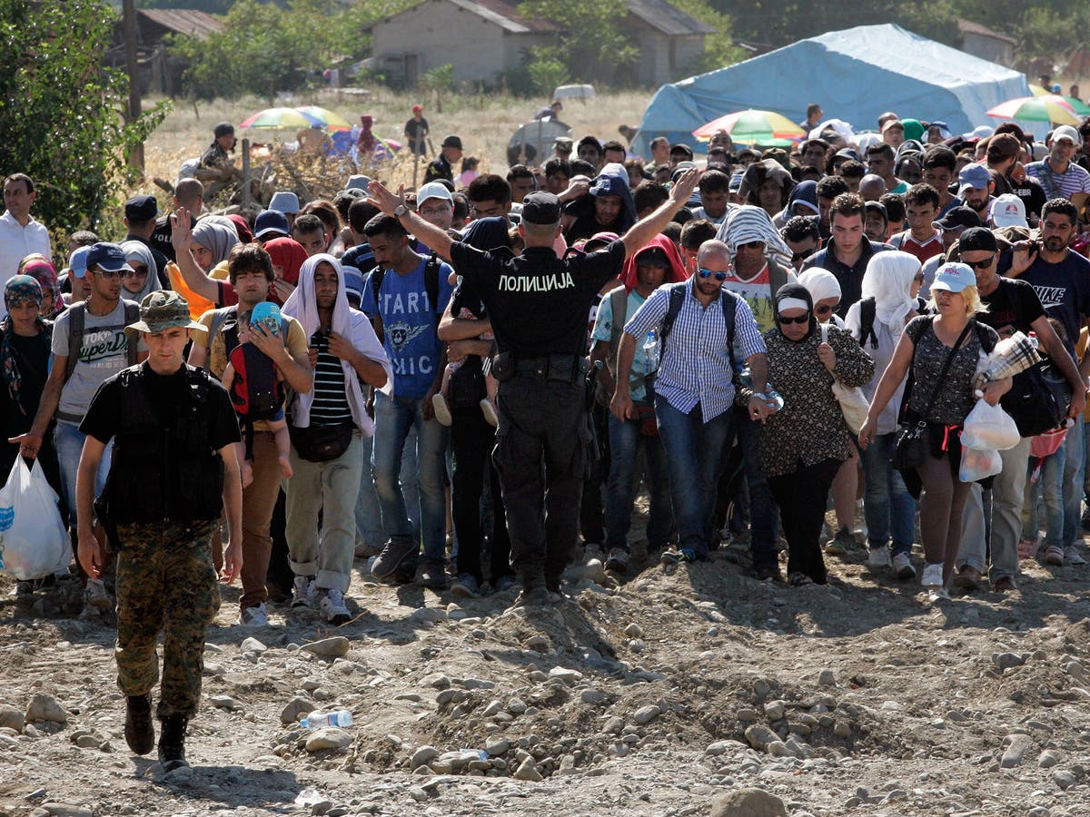 Macedonian Police Stop Tear Gassing Migrants And Let Them Cross The Border Instead The 2441