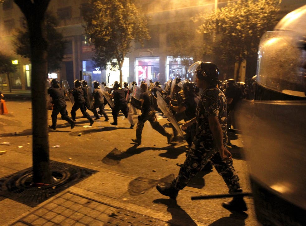 Riot police clash with protesters during a protest against corruption and against the government's failure to resolve a crisis over rubbish disposal, near the government palace in Beirut, Lebanon August 23, 2015