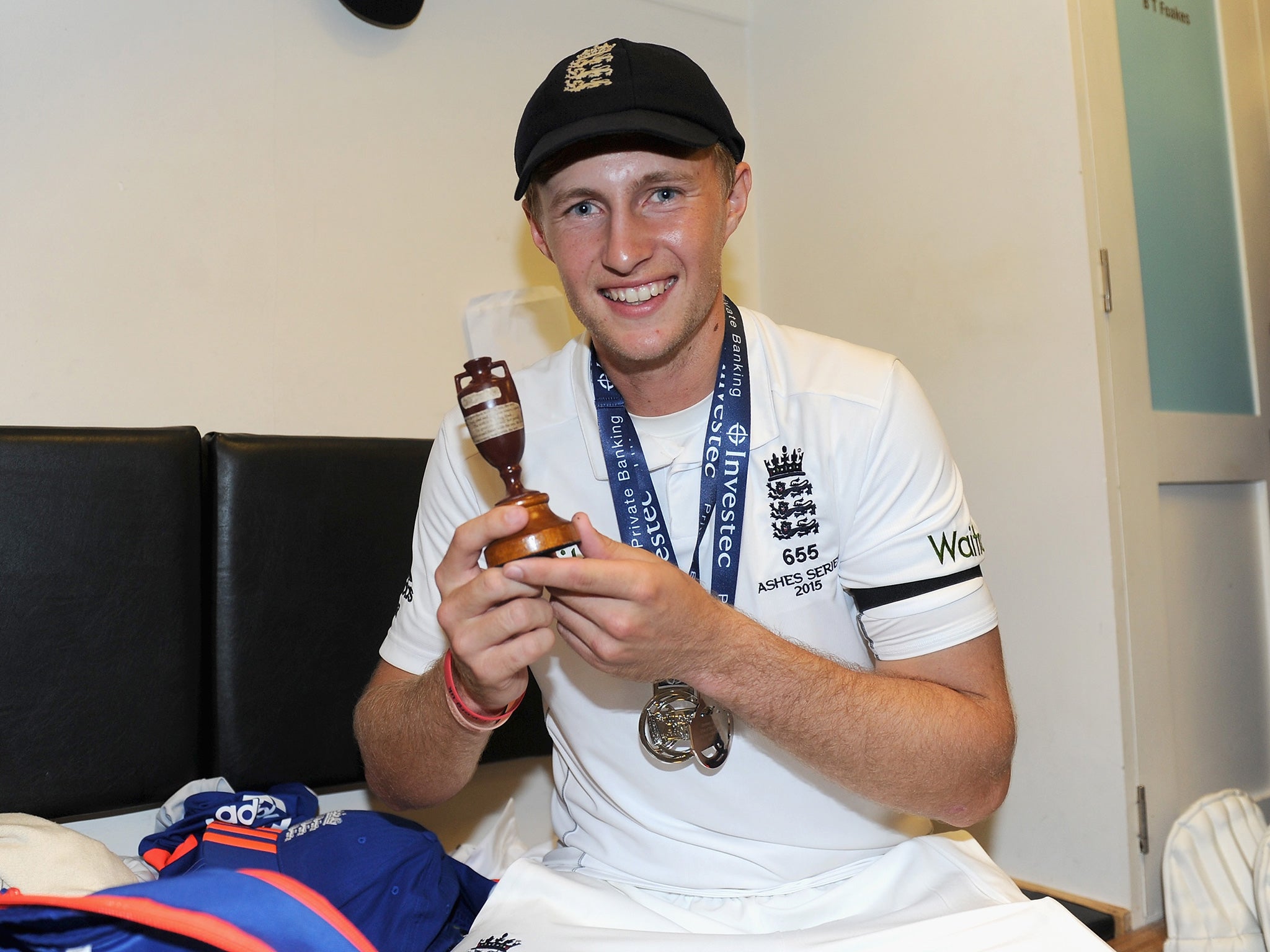 Joe Root of England celebrates with the ashes urn