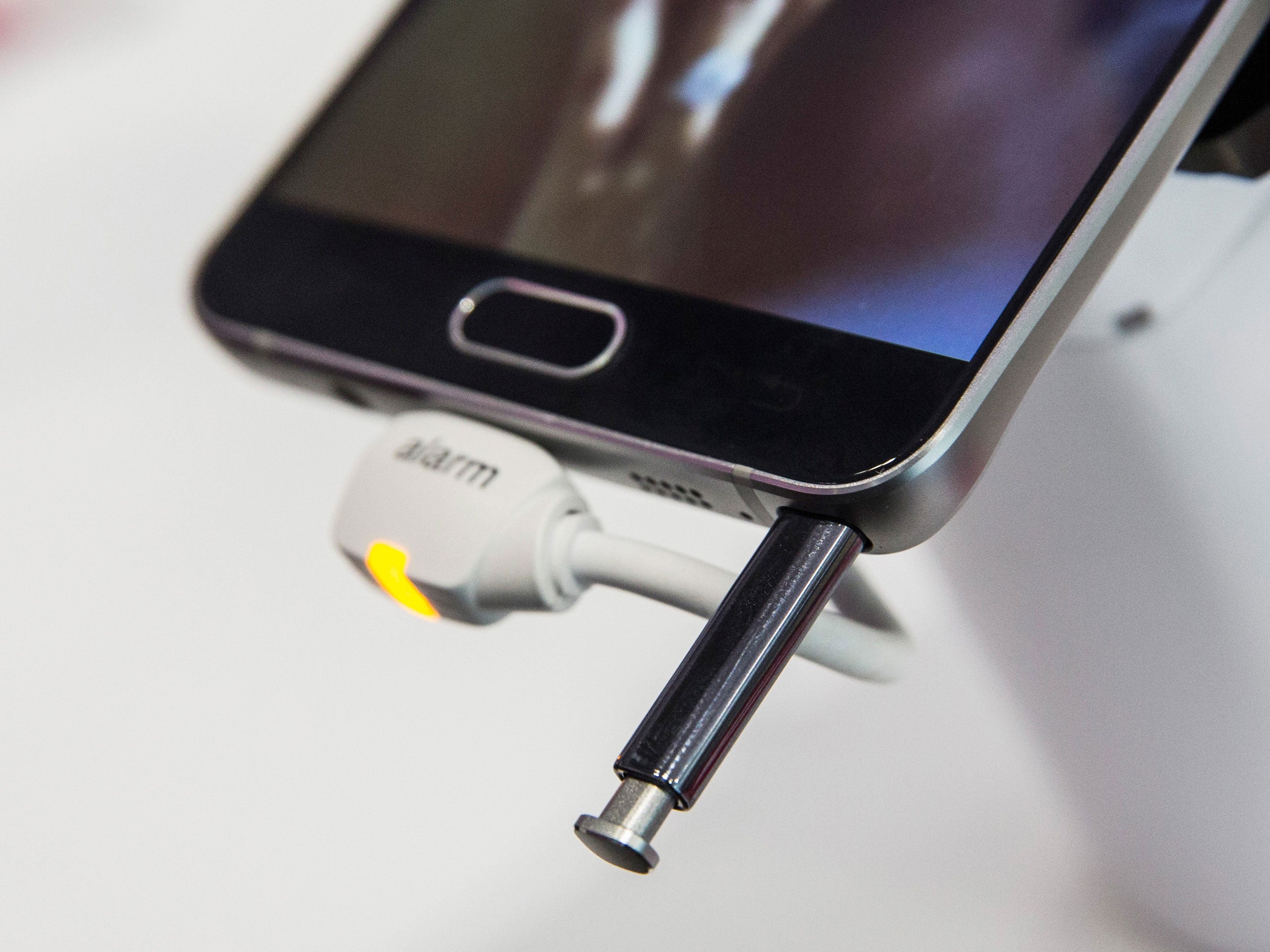 The new Samsung Galaxy Note 5 sits on display in a store on August 21, 2015 in New York, United States