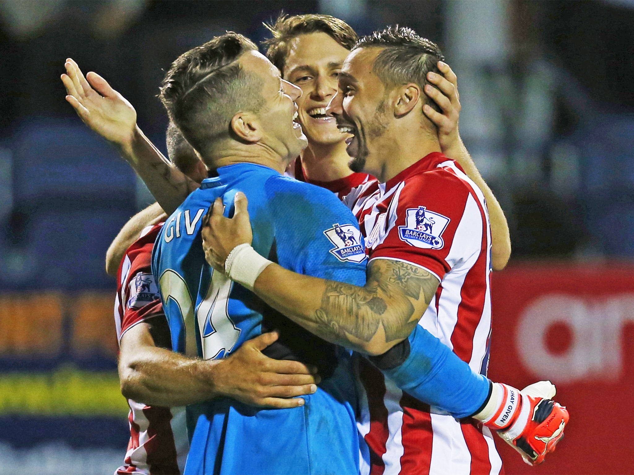 Geoff Cameron celebrates scoring their winning penalty in the penalty shootout with goalkeeper Shay Given and teammates