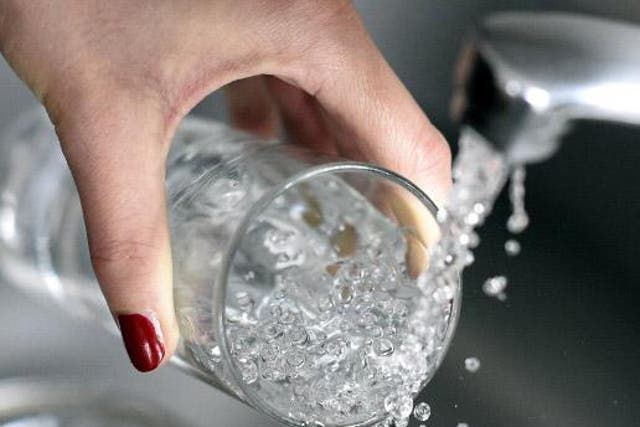 84 obese people took part in the study to see how much weight they lost by drinking water before a meal
