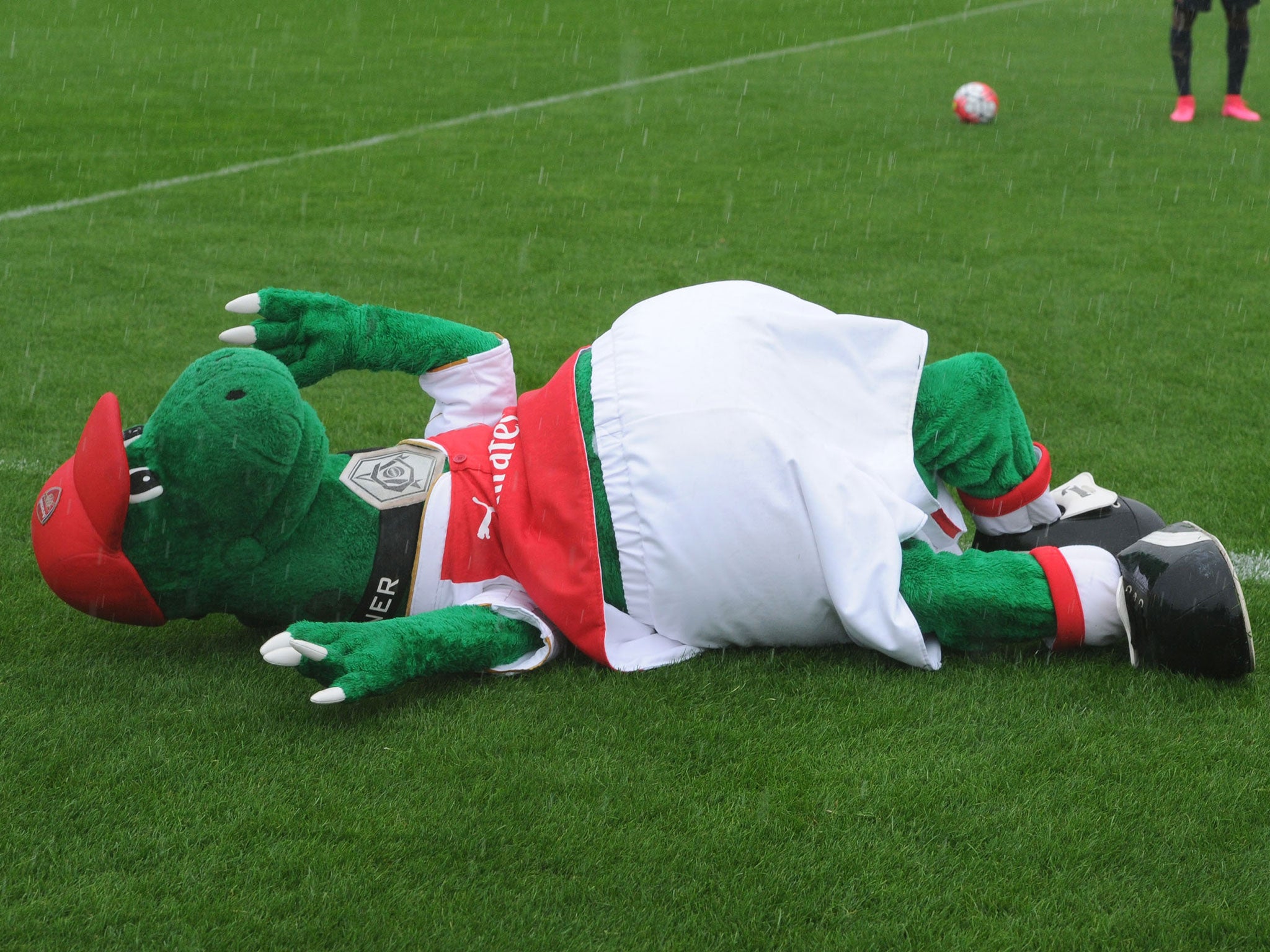 Gunnersaurus lies on the turf defeated