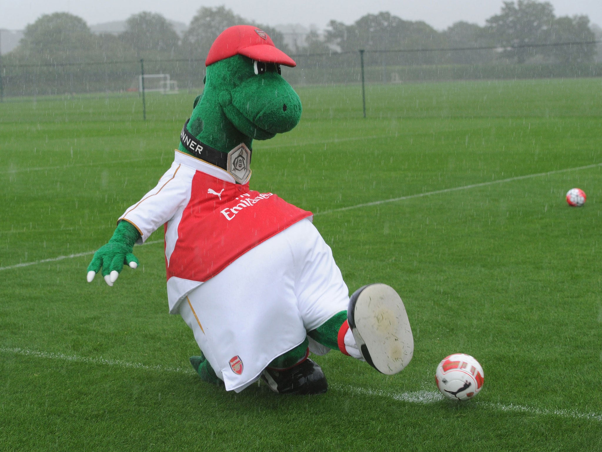 Gunnersaurus then makes a complete howler of his shot as he misses the ball