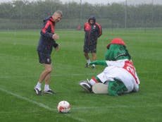 Arsenal mascot Gunnersaurus in the worst attempt at the Dizzy Goal challenge you will ever see as Arsene Wenger cracks up laughing