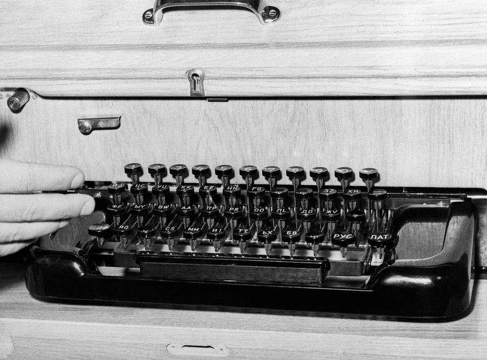 A Siemens T-63 SU12 teleprinter was used in Washington to receive messages in cyrillic, while Moscow took delivery of a Teletype 28 ASR