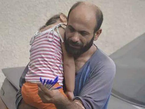 This picture of Abdul selling pens to survive in Lebanon sparked a global fundraising campaign