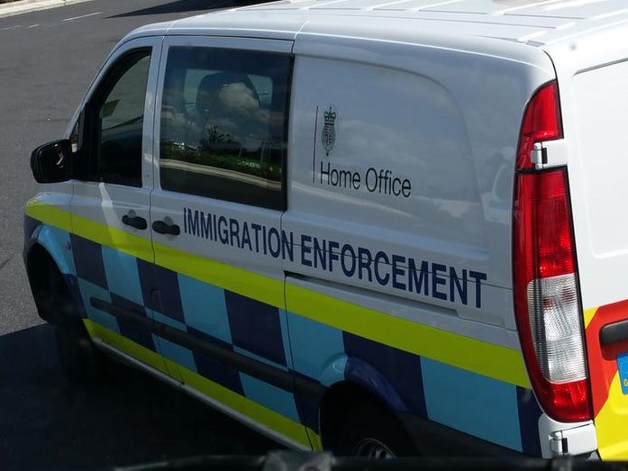 Immigration enforcement at the scene Twitter: @bigwheeluk