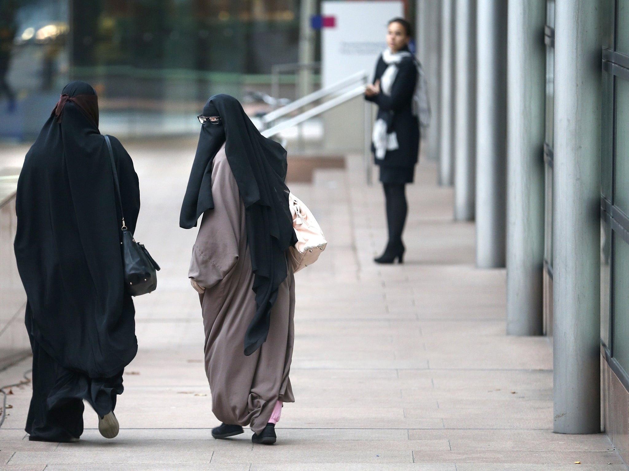 women-reveal-what-wearing-a-hijab-is-really-like-through-anonymous