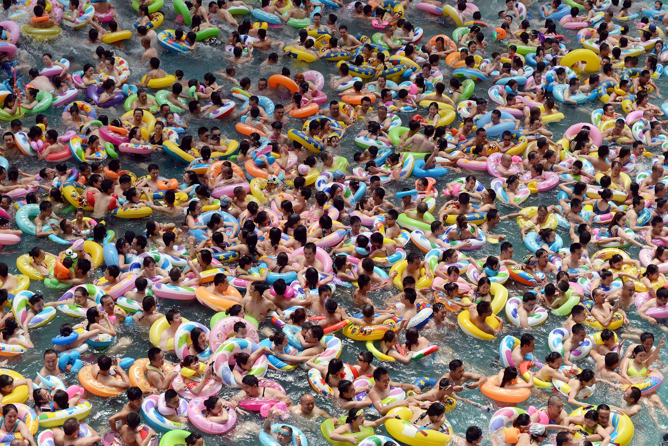 Visitors crowd at Chinese Sea of Death tourist resort in Daying County to escape high temperatures