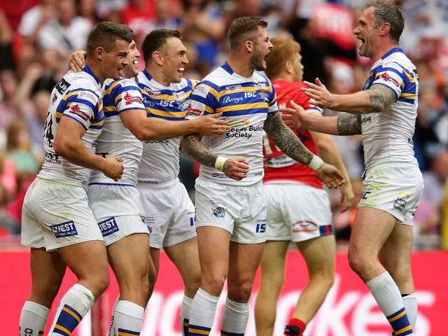 Leeds Rinos celebrate after winning the Challenge Cup final