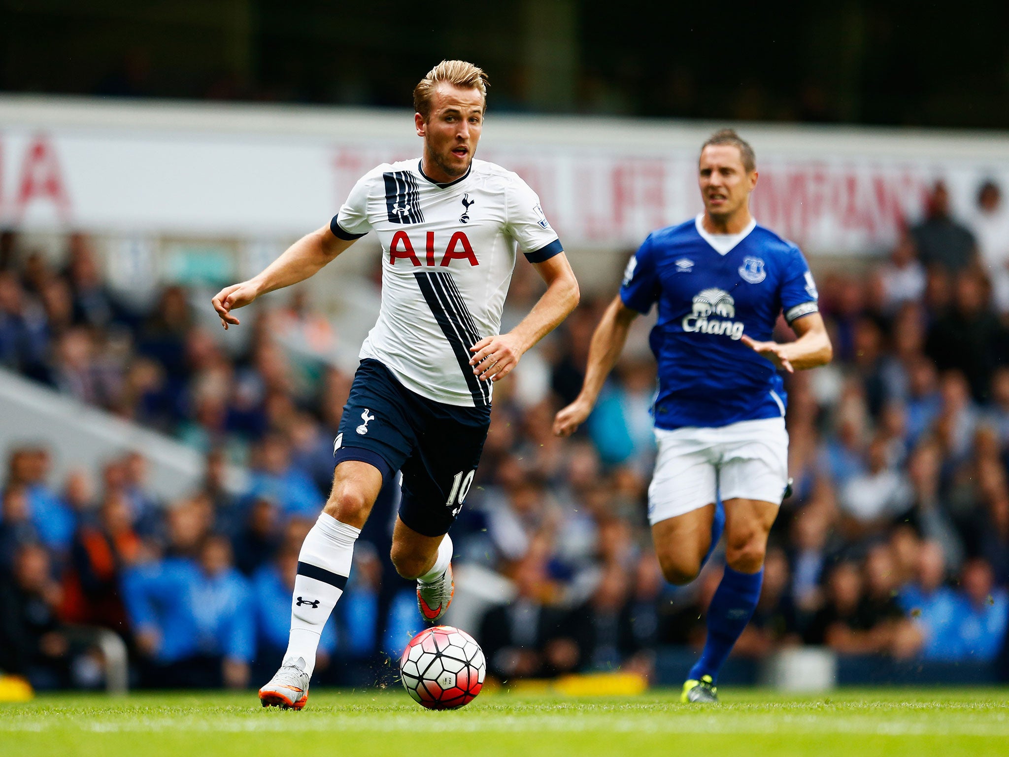 Harry Kane missed a golden chance to score against Everton