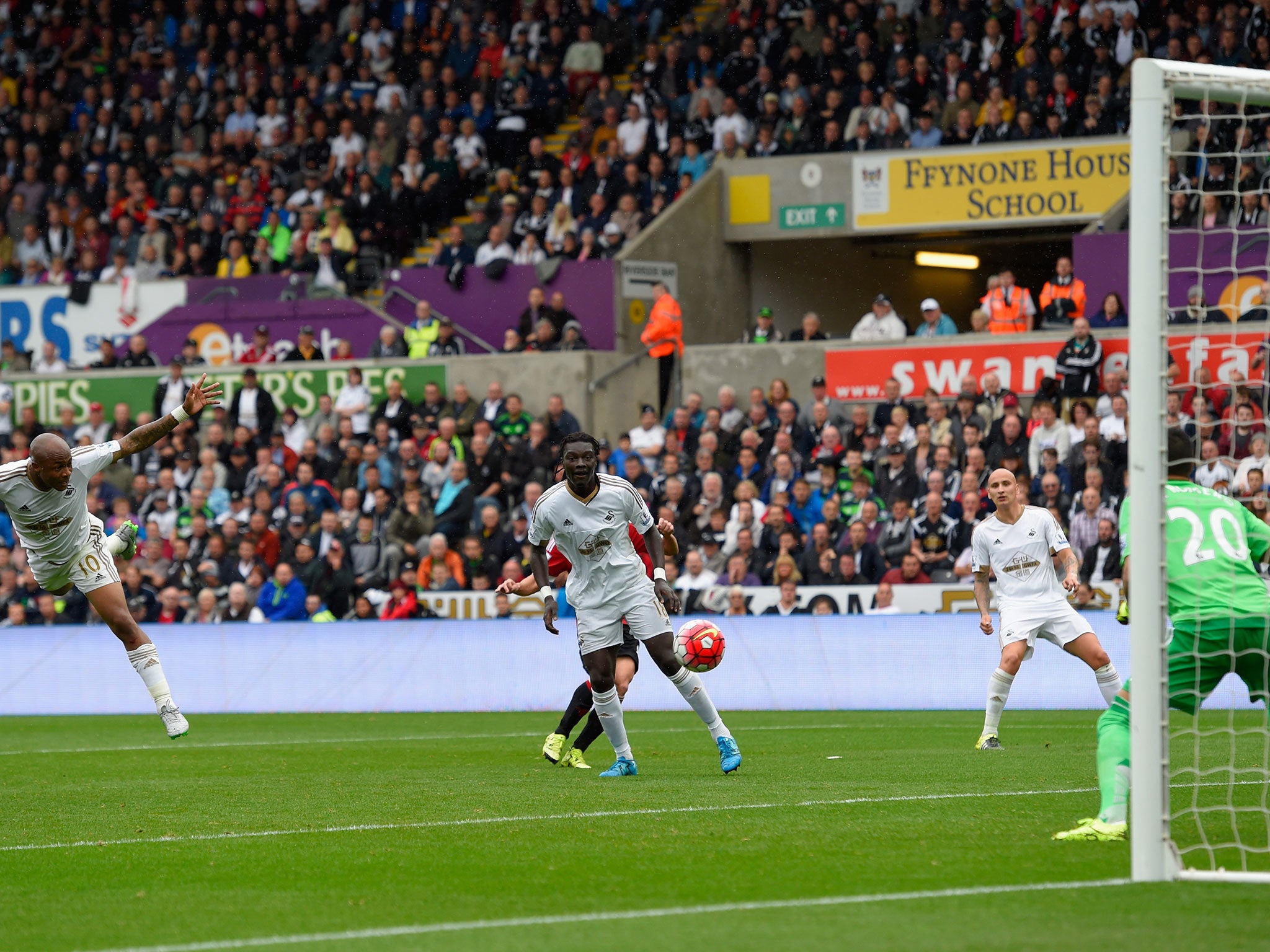 Andre Ayew heads in Swansea's equaliser