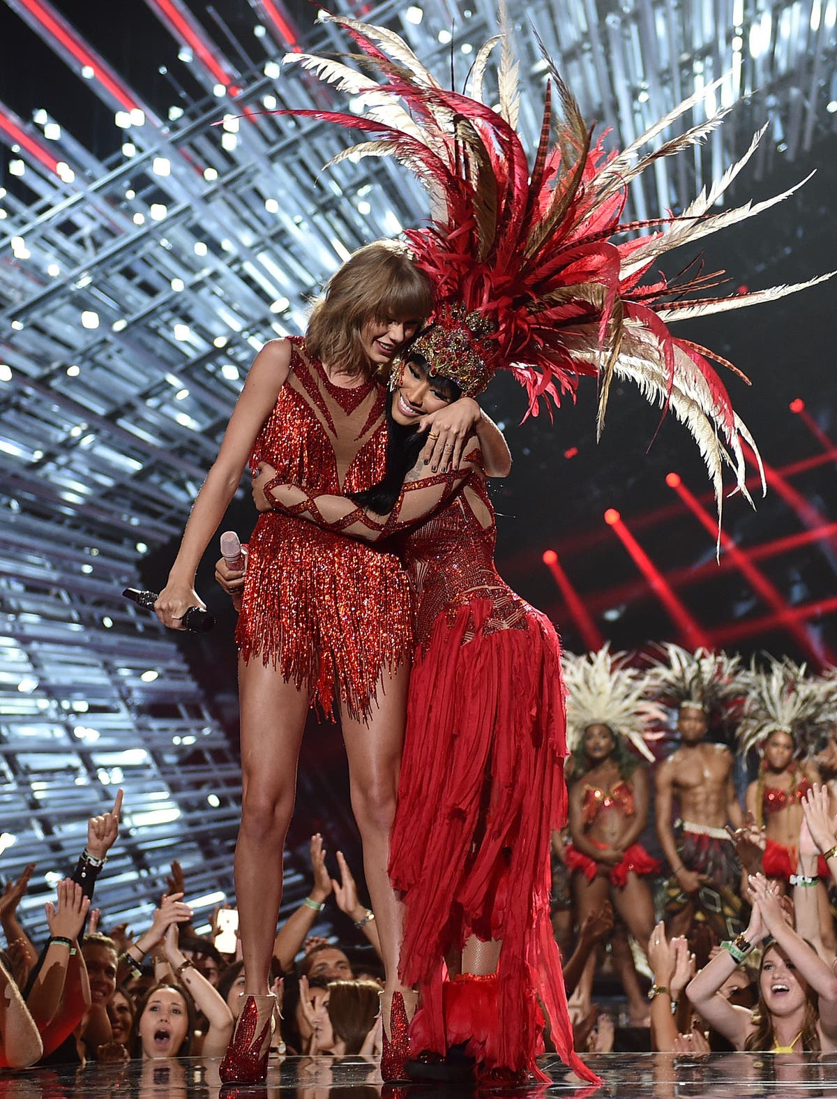 VMAs 2015 Taylor Swift and Nicki Minaj make nice with joint